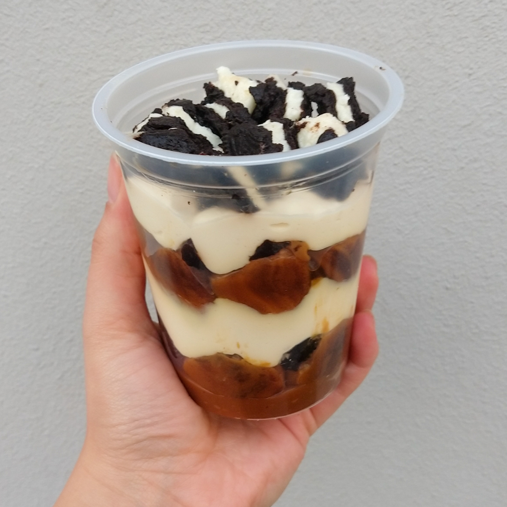 postre oreo, dulce de leche y crema